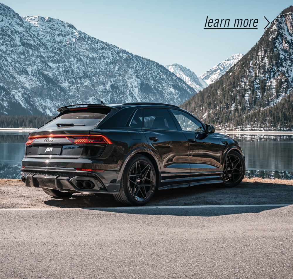 Black RSQ8 Signature Edition from the rear view in front of a lake with a mountain panorama